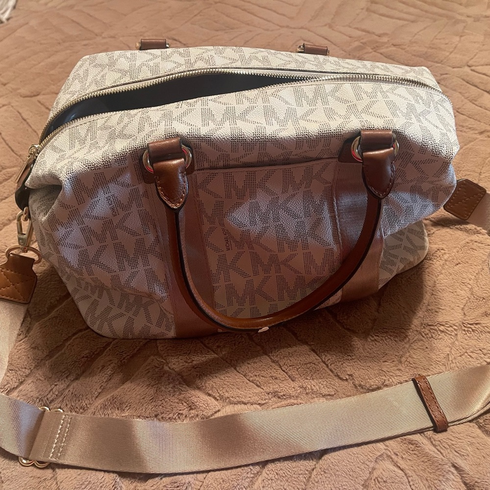 Michael Kors Weekender - Picture 2 of 4